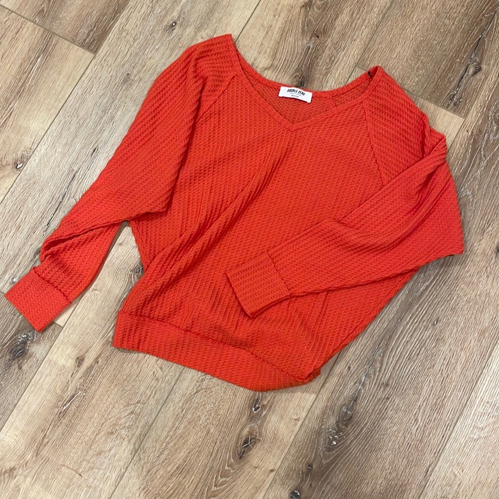 Chili colored thermal shirt, v neck